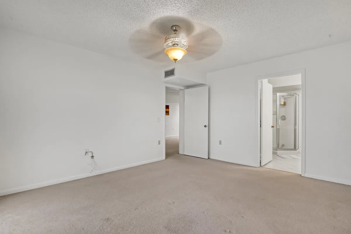 Unit 203 photo 13