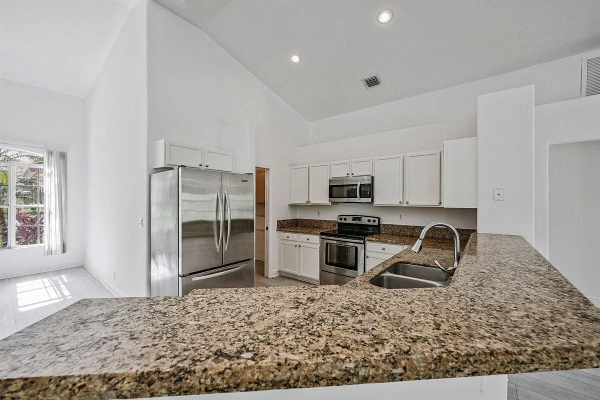 Residence photo 76