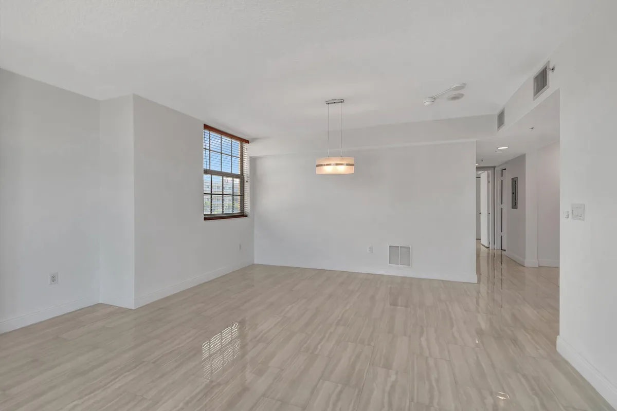 610 Clematis Unit 524 photo 13