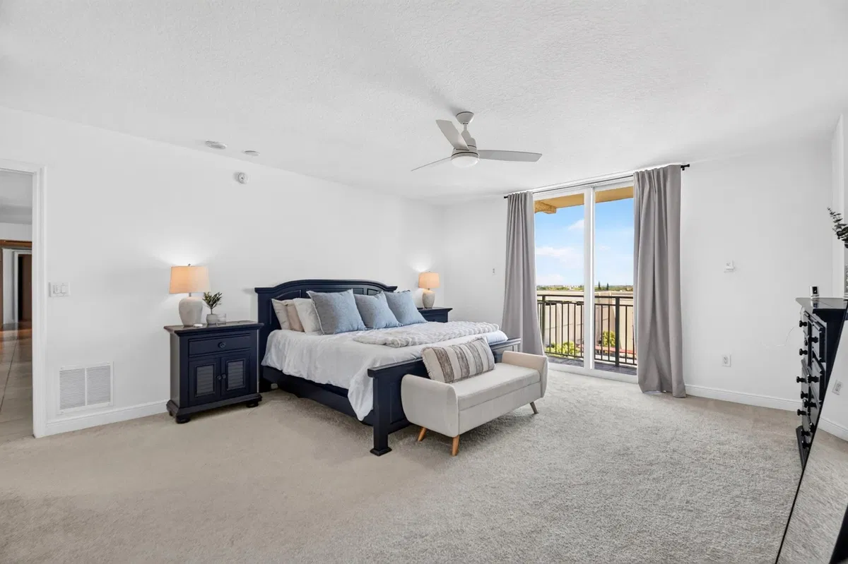 610 Clematis Unit 700 photo 16