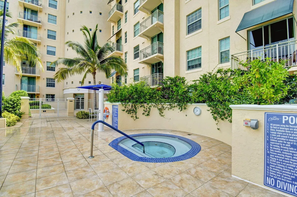 610 Clematis Unit 700 photo 28