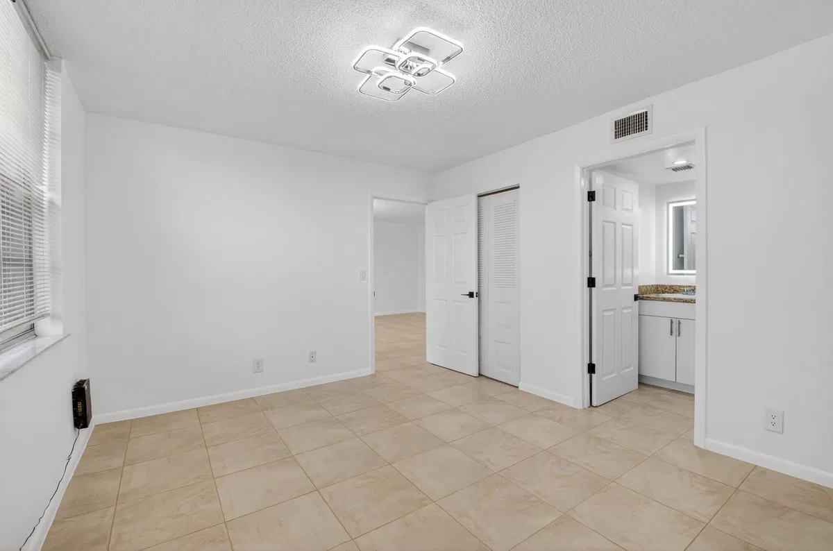 Unit 207 photo 16