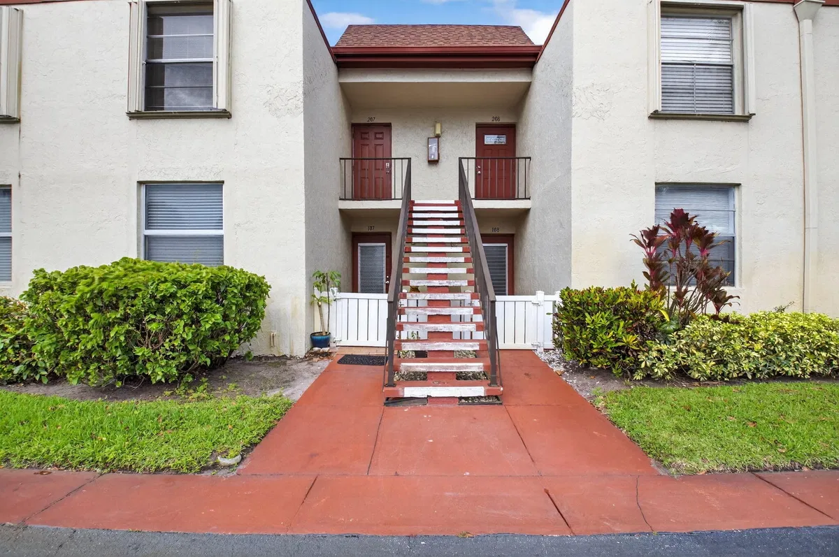Unit 207 photo 28