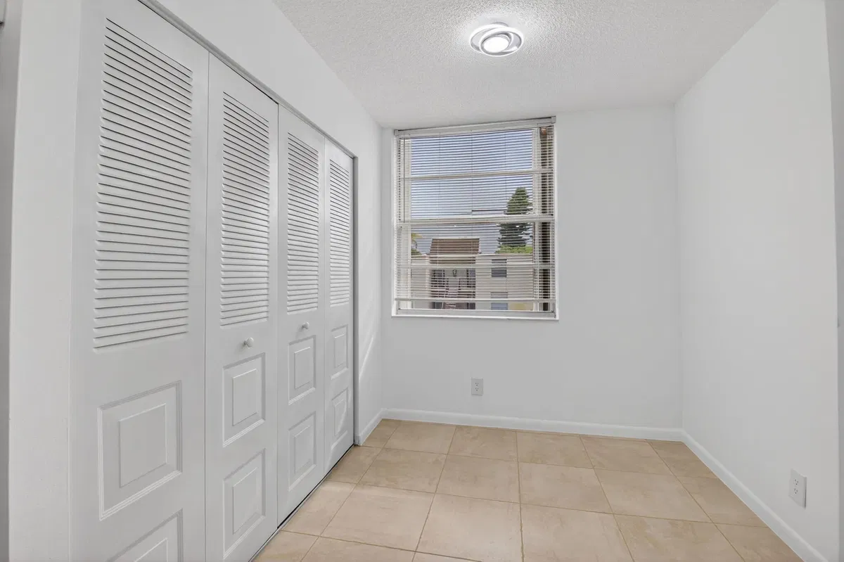 Unit 207 photo 13