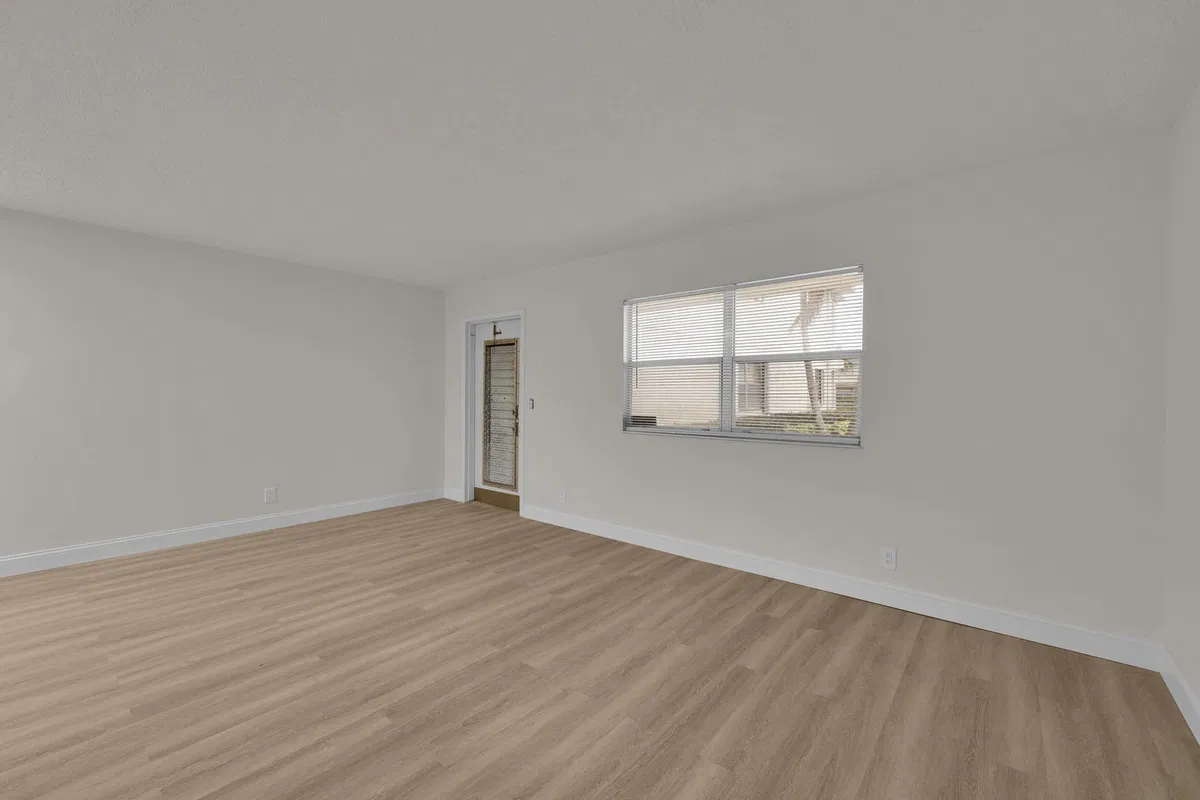 Unit 146 photo 4