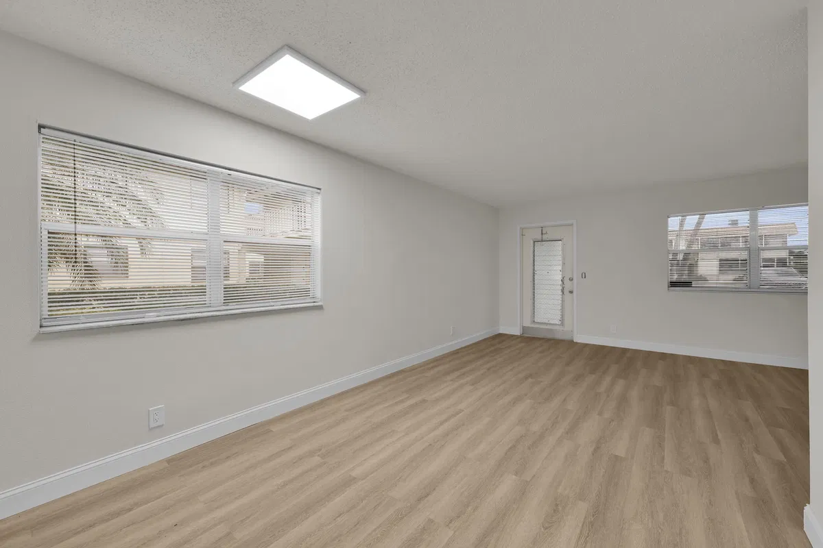 Unit 146 photo 7