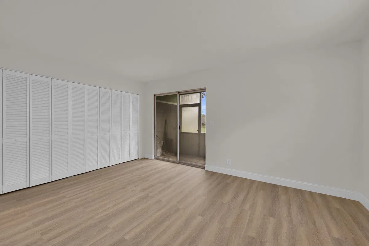 Unit 146 photo 13