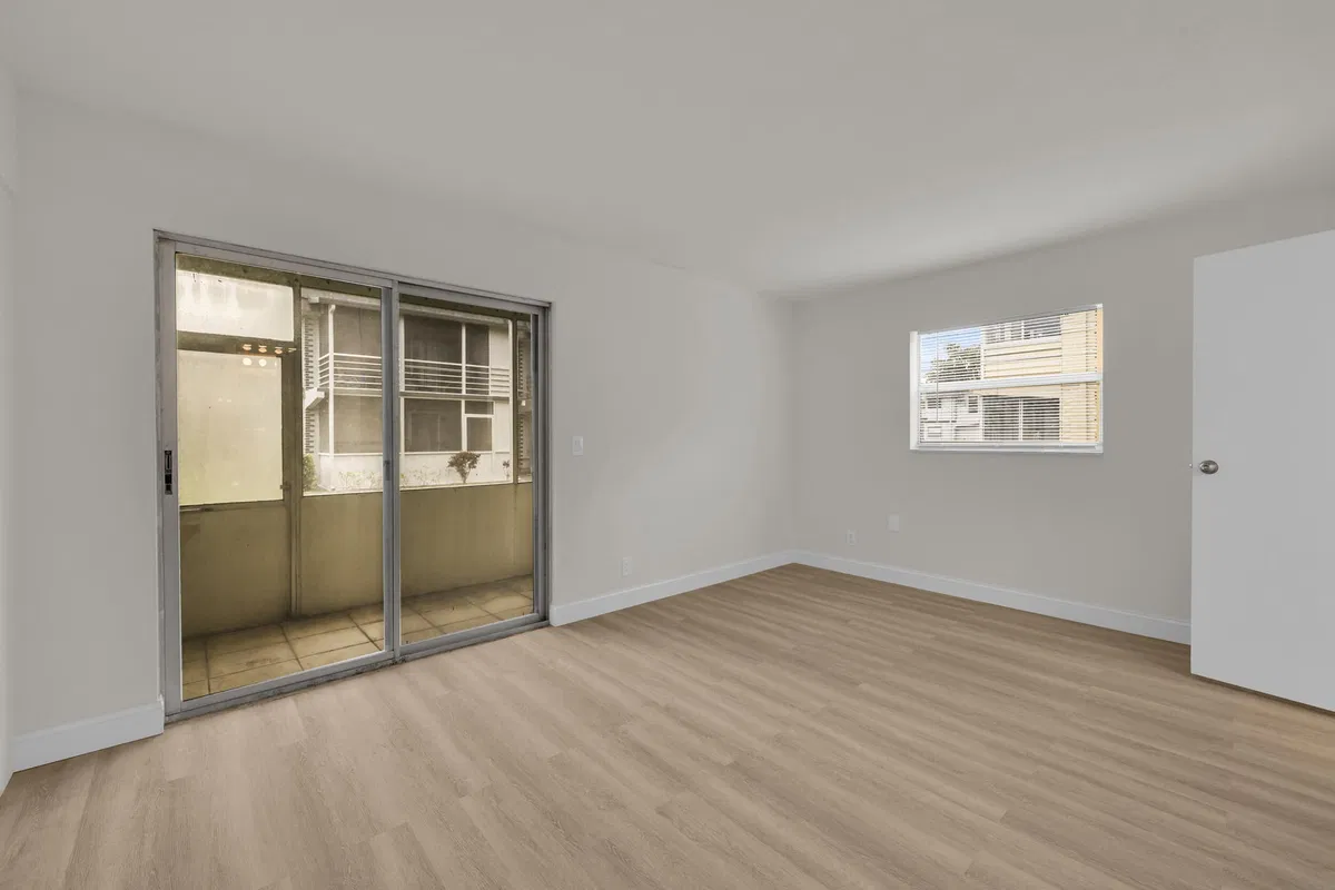Unit 146 photo 16