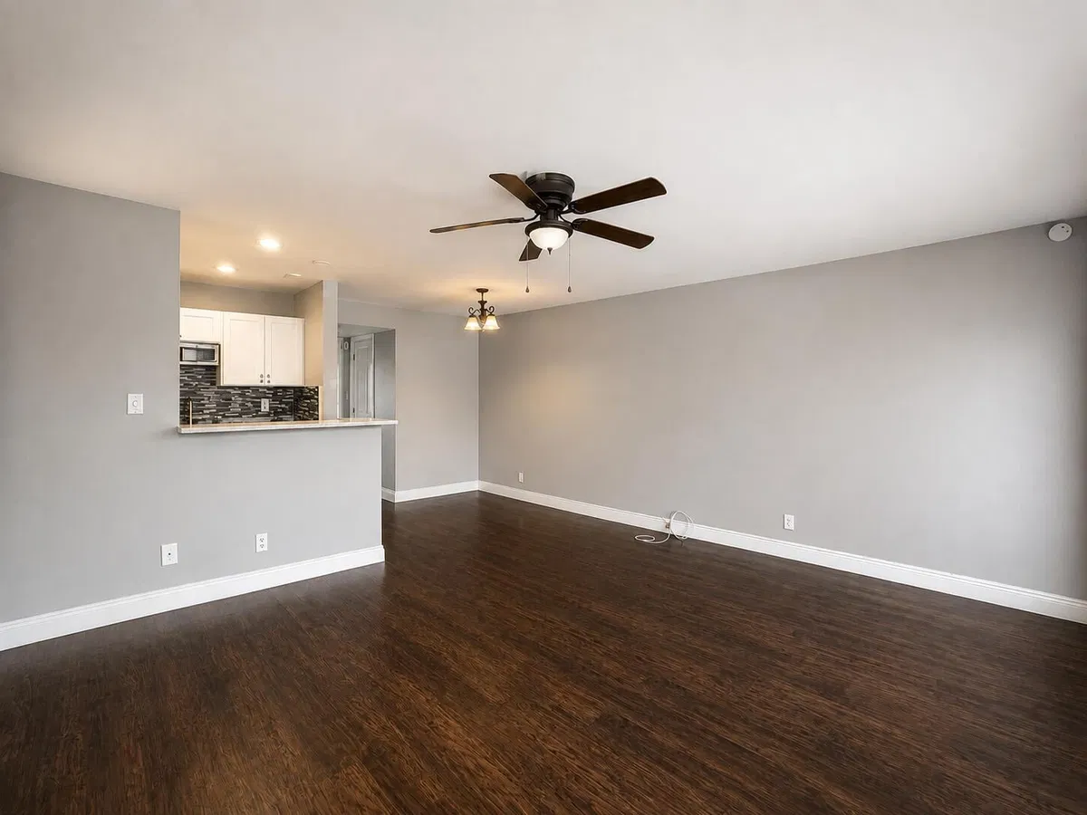 Unit 119 photo 7