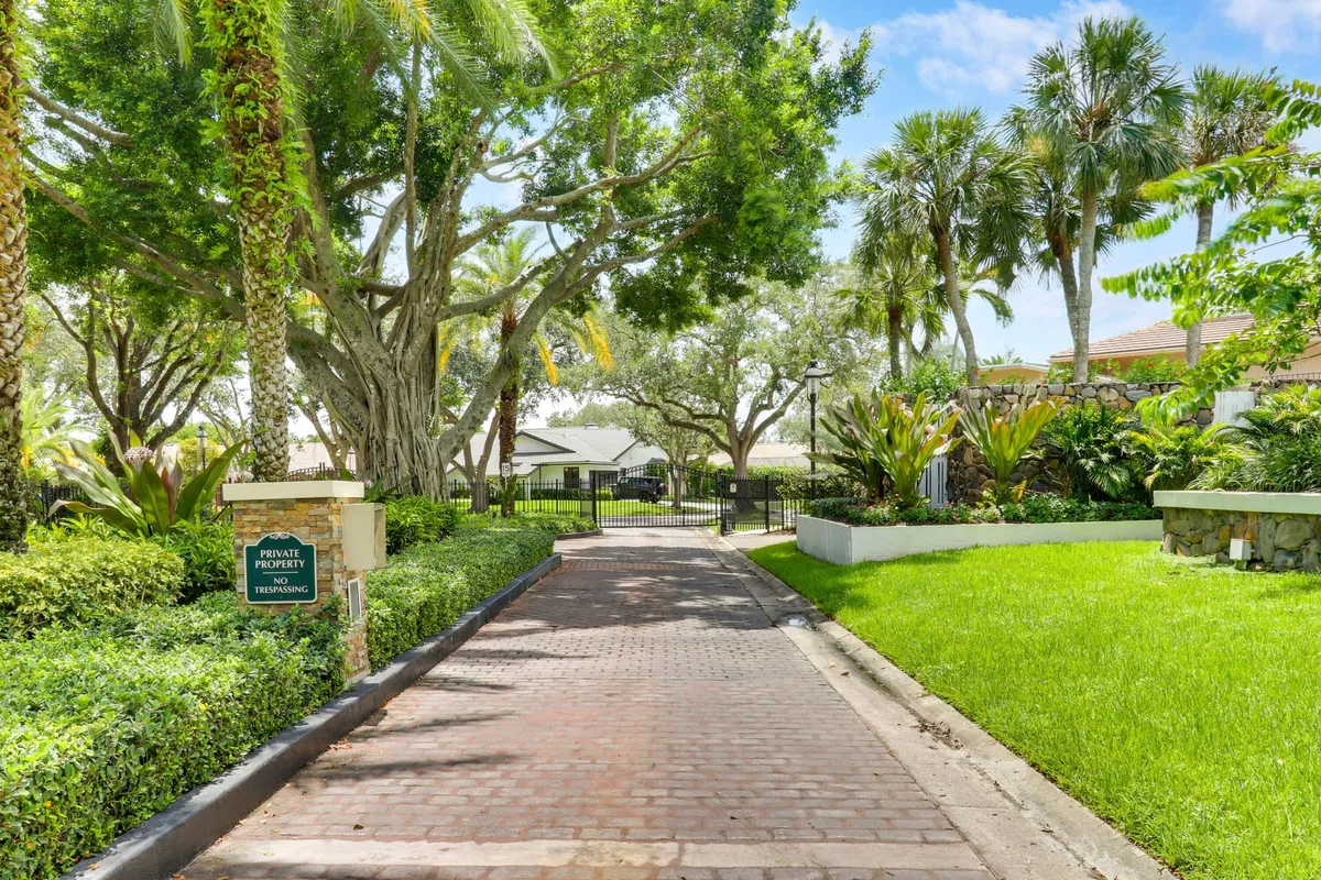 Residence photo 61
