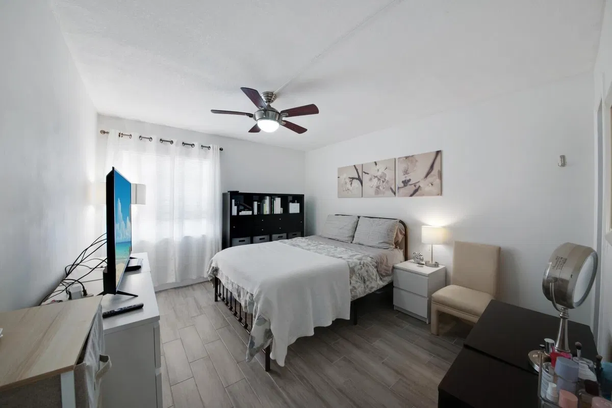 Residence photo 16