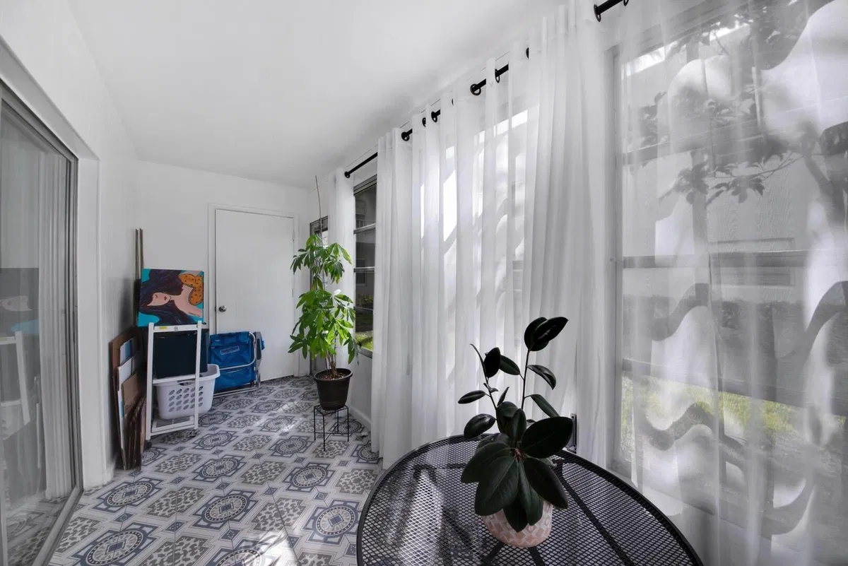Residence photo 22