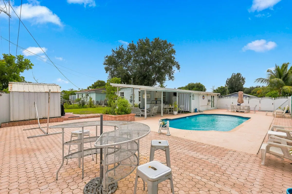 Residence photo 25