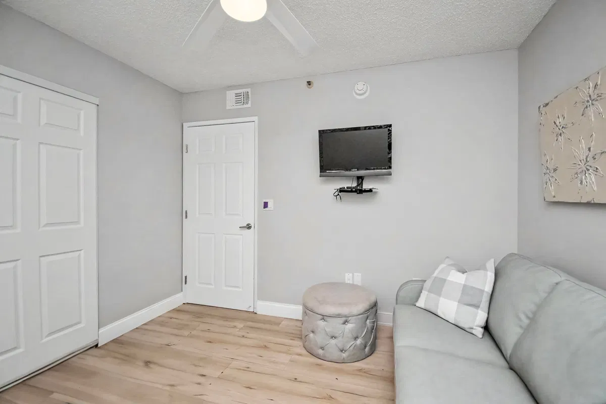 Unit 401 photo 28