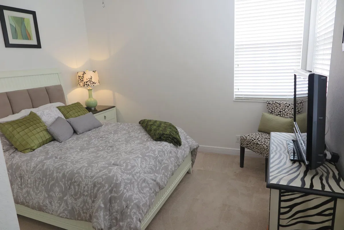 Unit 819 photo 7