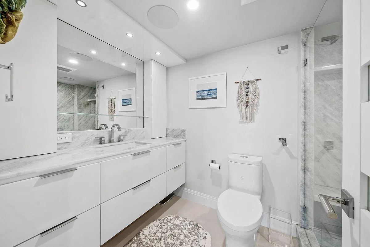 Unit 404 photo 19