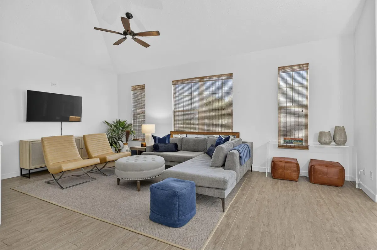 Unit 1209 photo 10