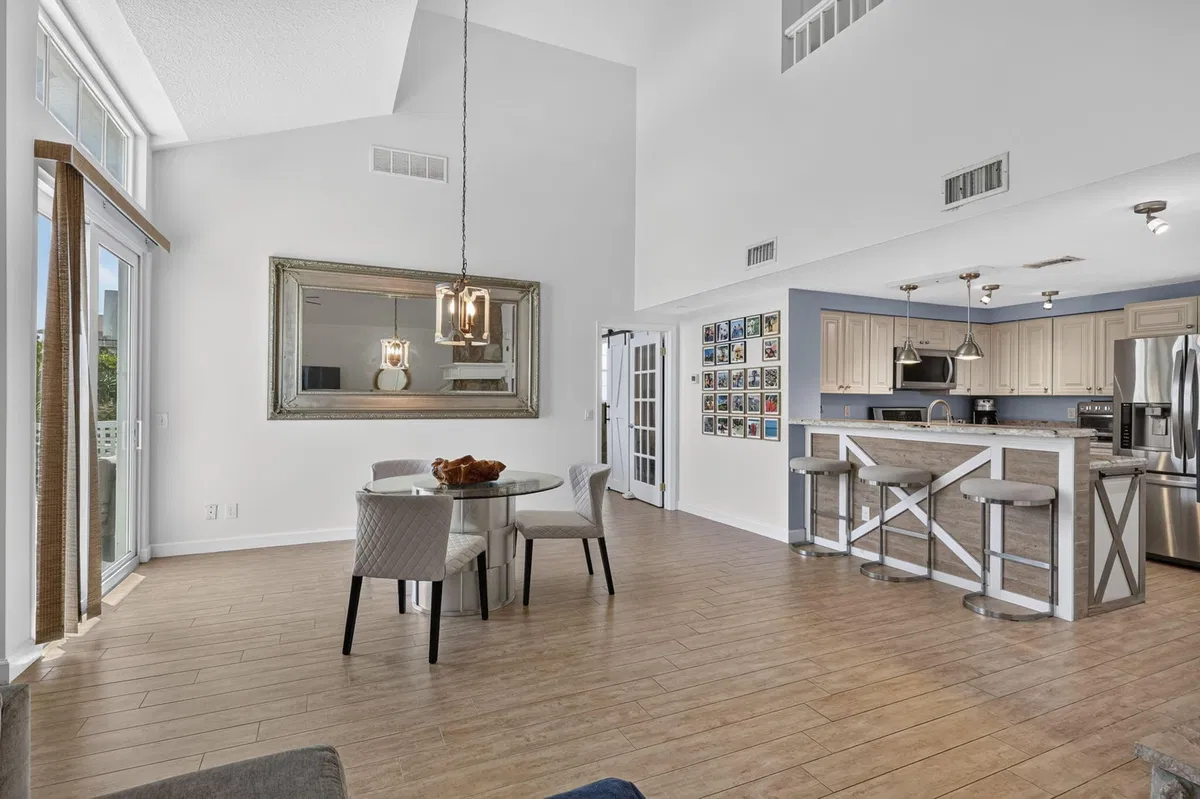 Unit 1209 photo 13