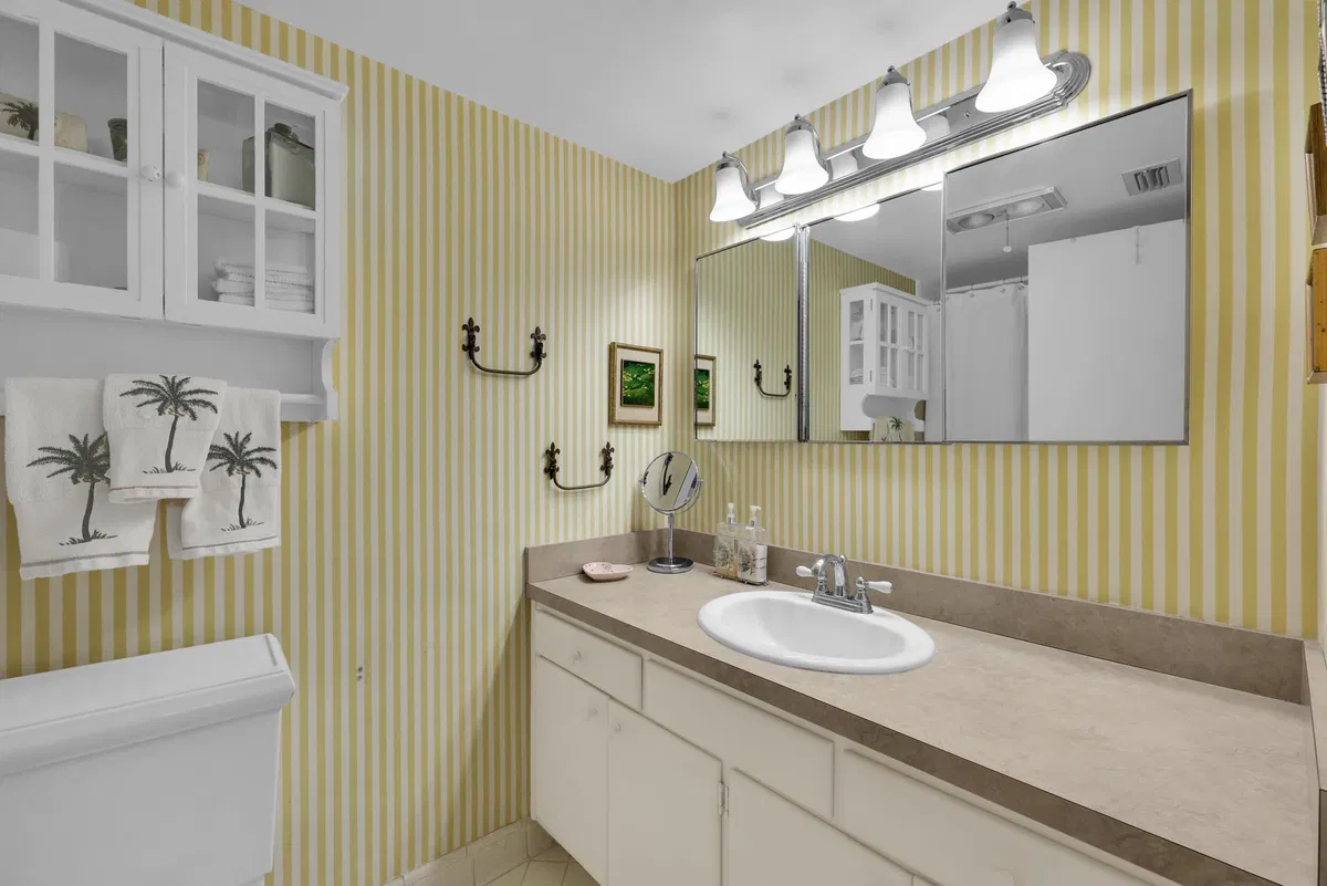 Unit 16 photo 16