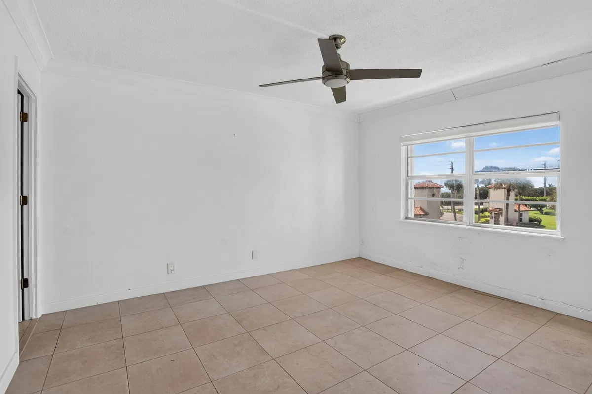 Unit C309 photo 13