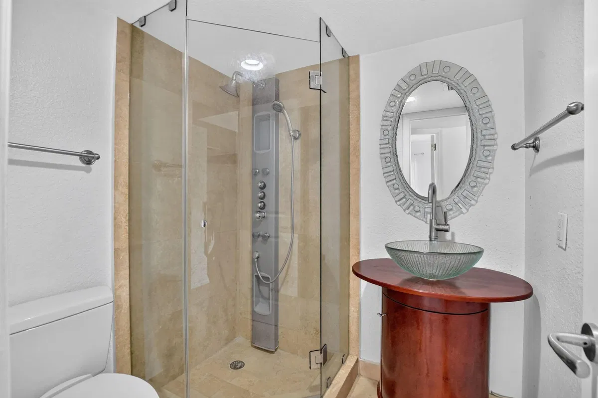 Unit C309 photo 19
