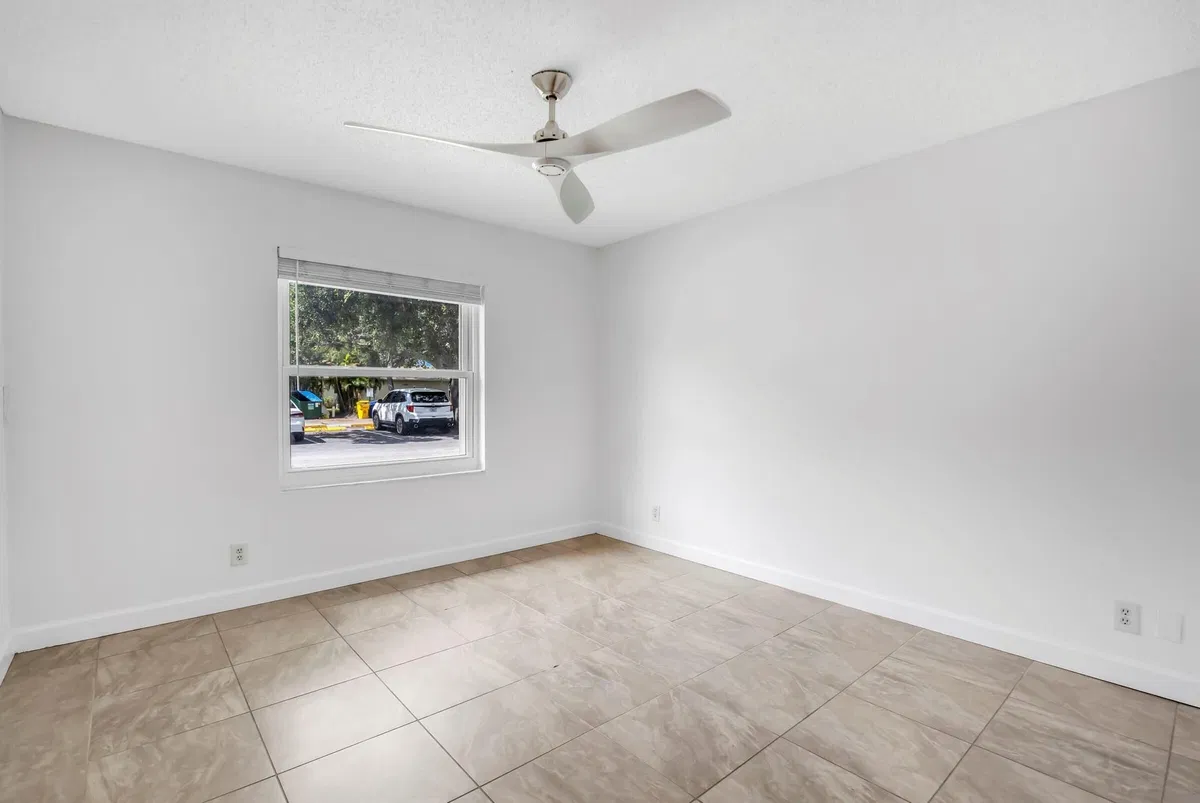 Unit C photo 7