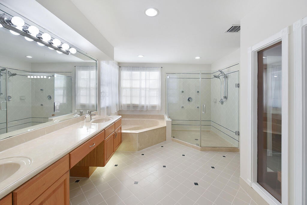 Residence photo 16