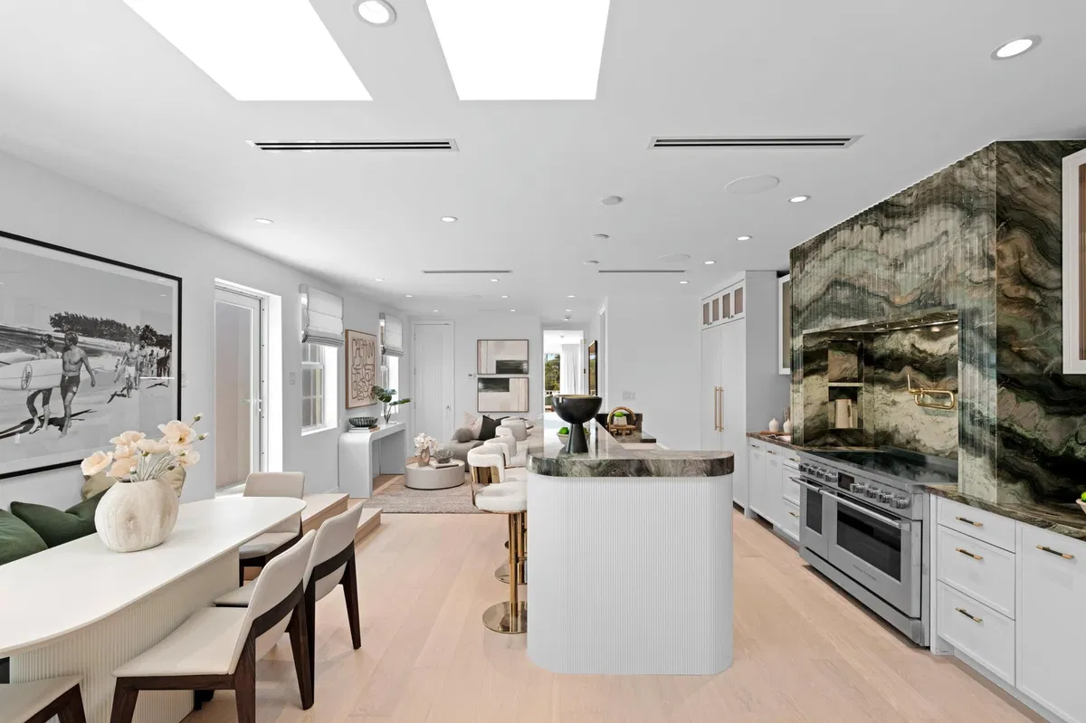 In-Town Palm Beach Unit 2nd floor