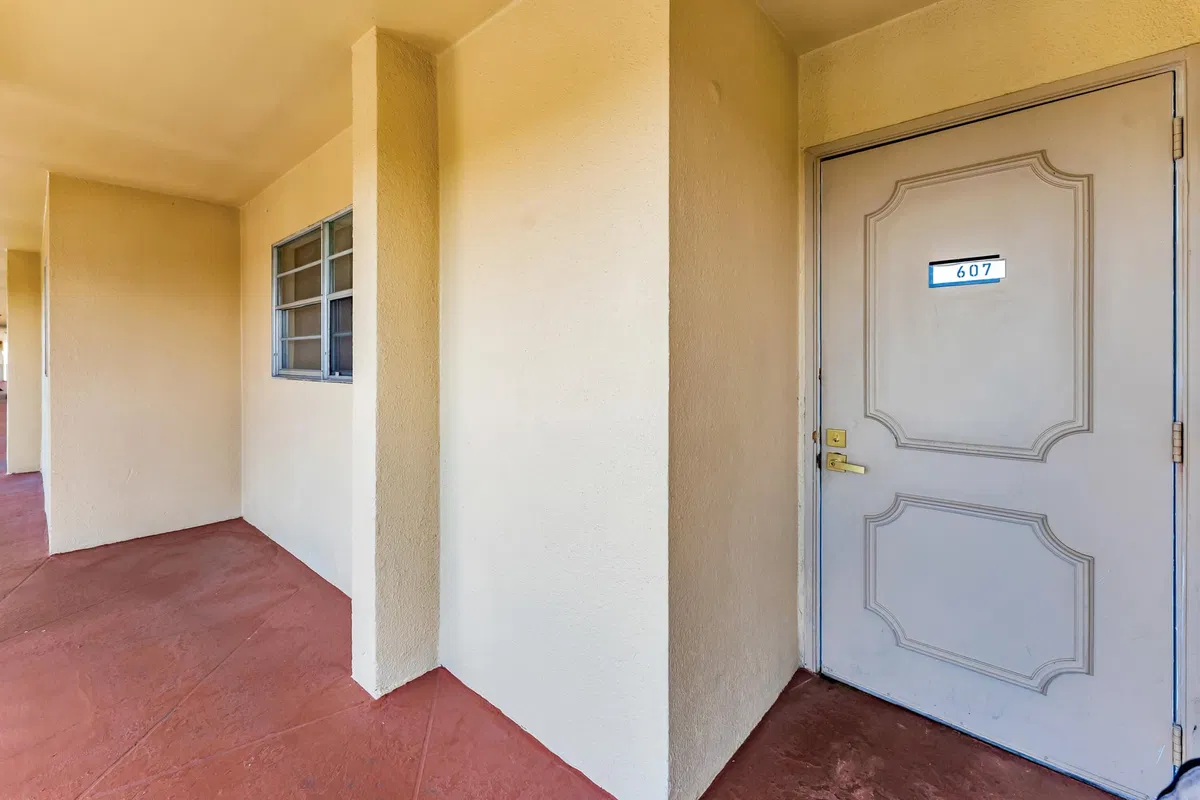 Unit 607 photo 16