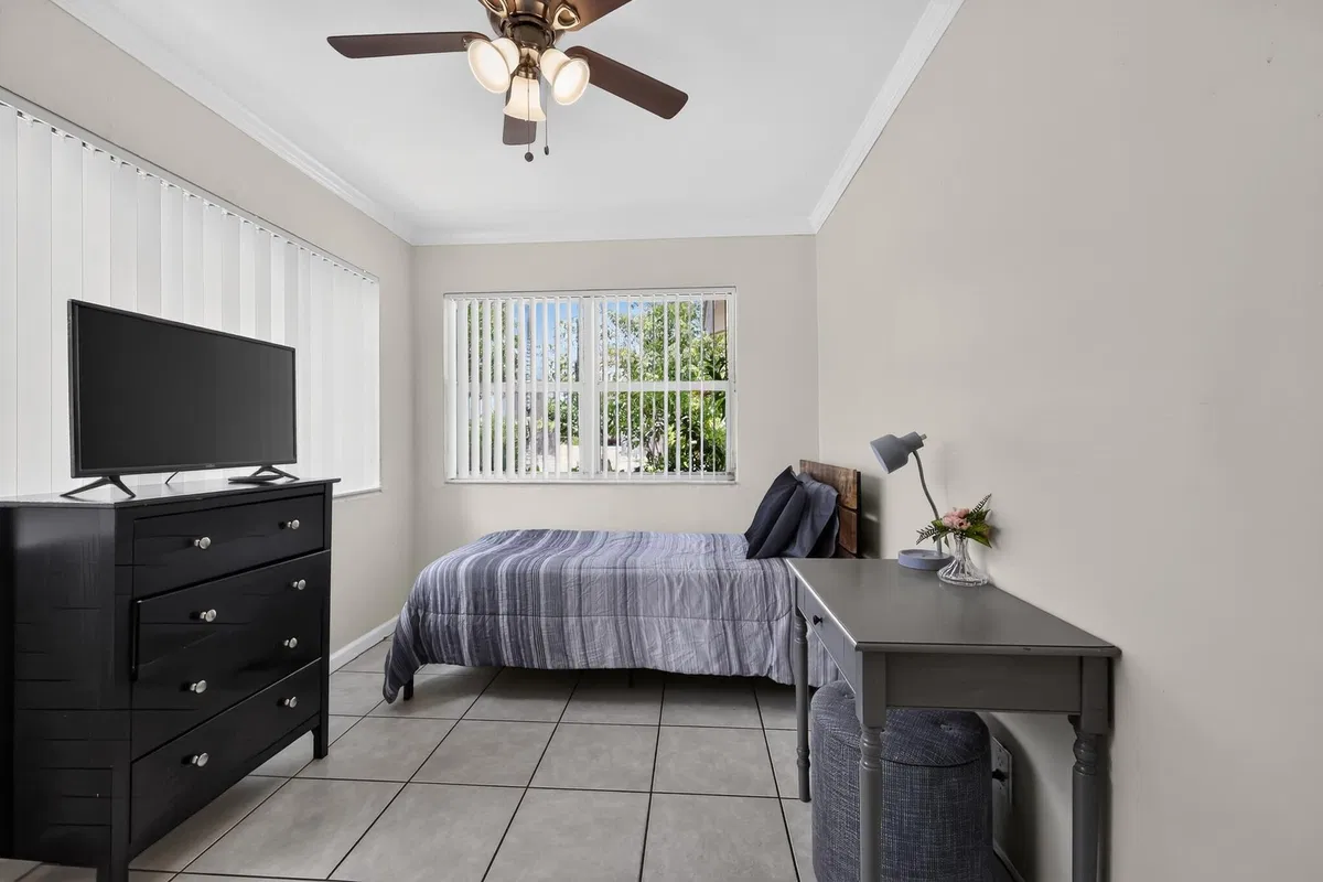  Residence photo 16