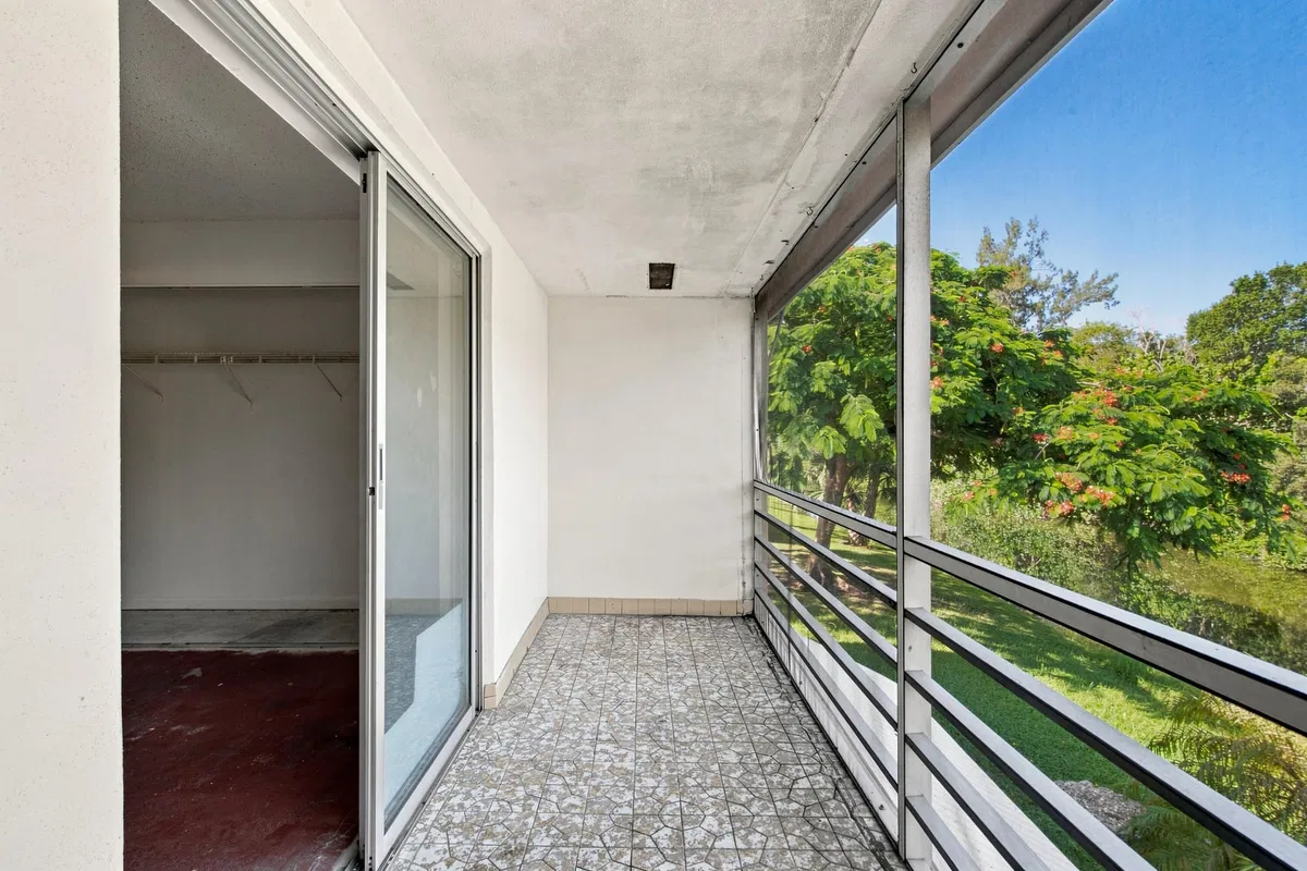  Residence photo 22