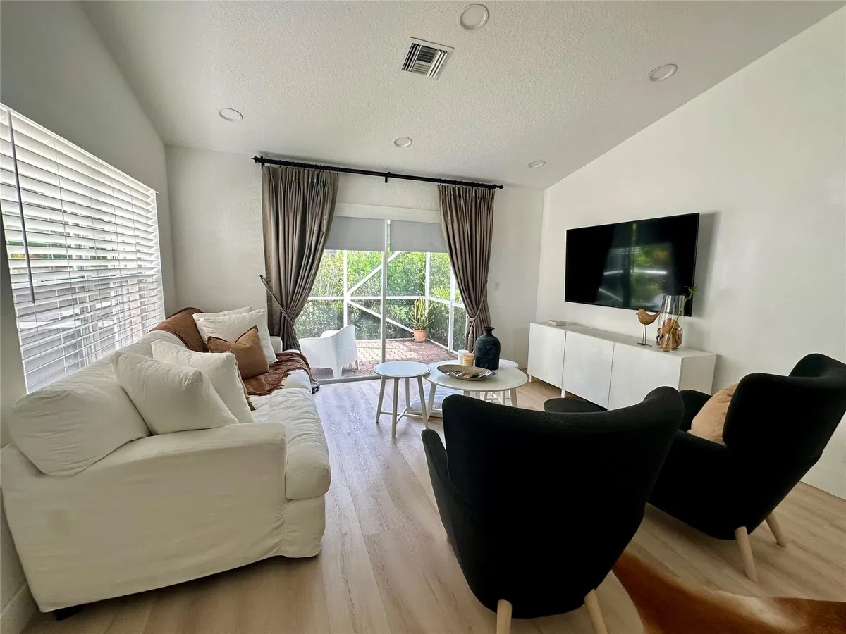 Residence photo 4