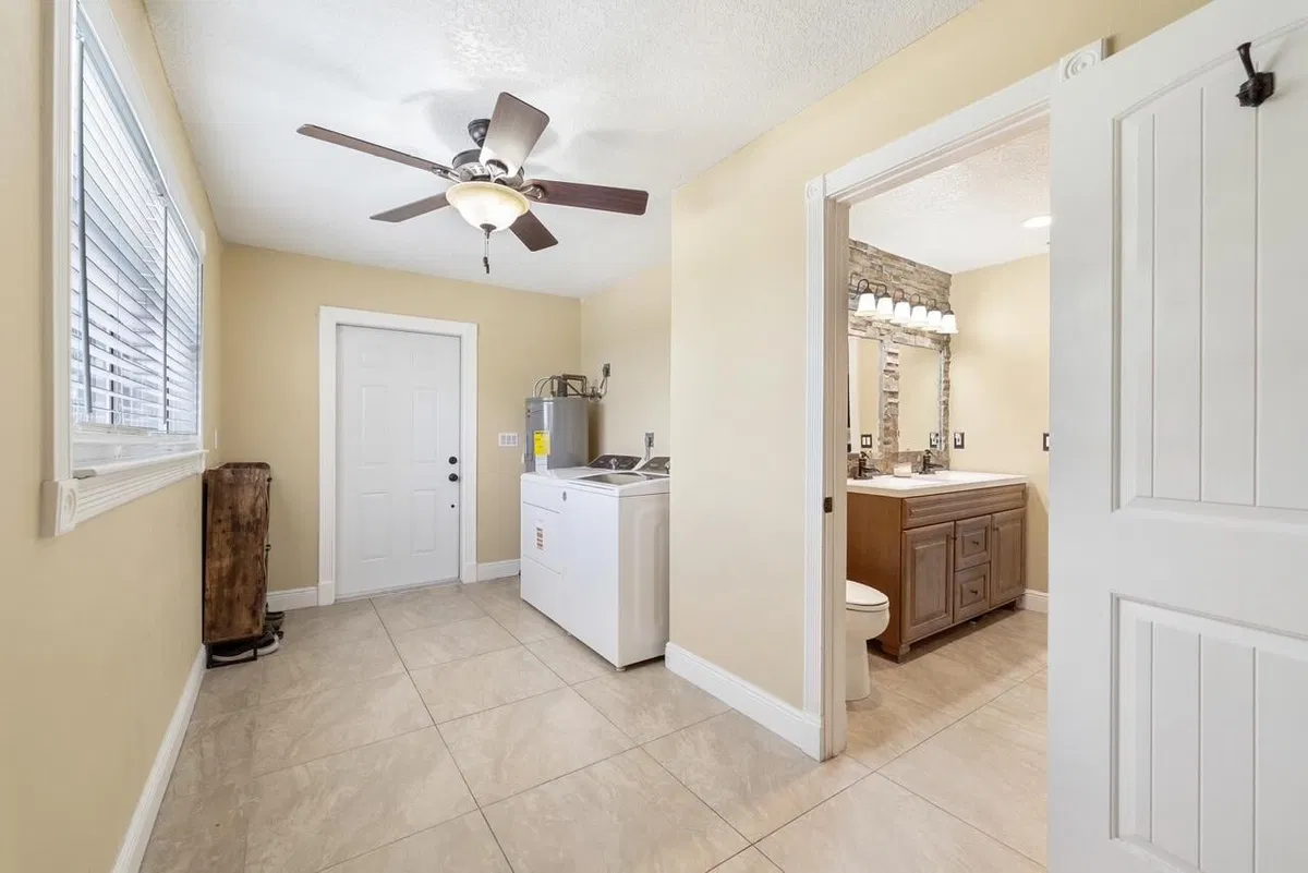 Residence photo 16