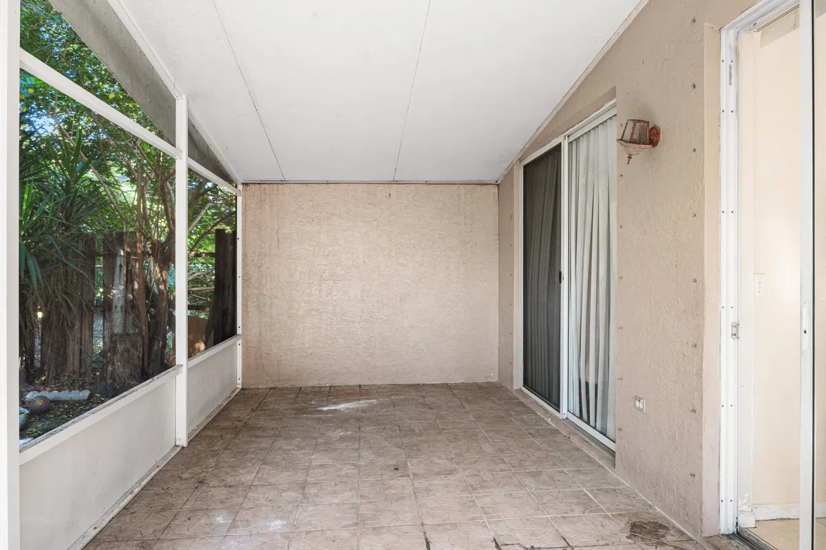 Residence photo 19