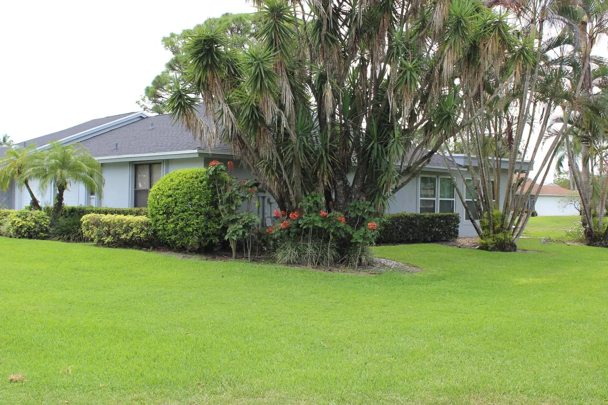 Eastpointe Country Club Residence photo 7