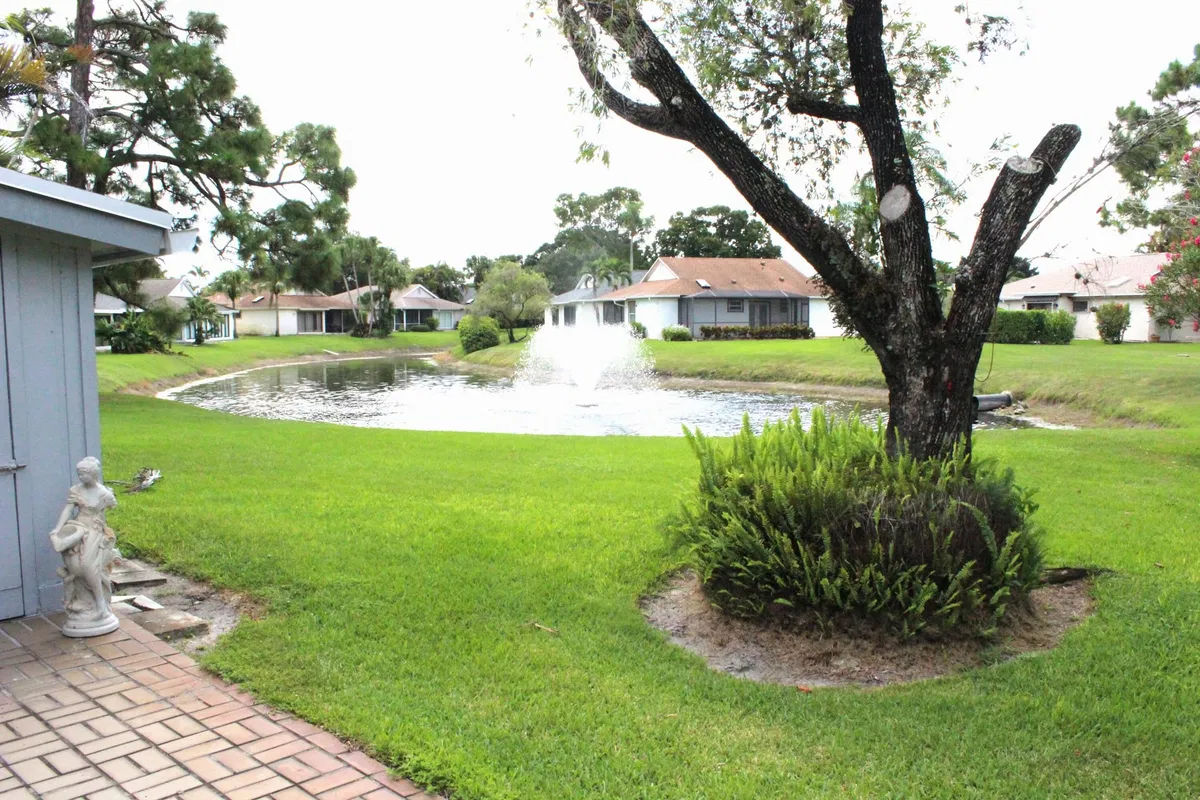 Eastpointe Country Club Residence photo 16