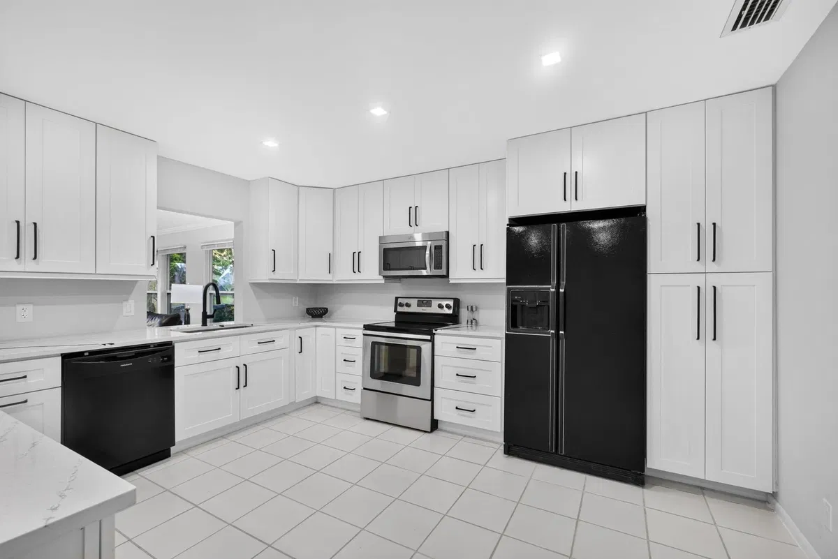 Eastpointe Country Club Residence photo 25