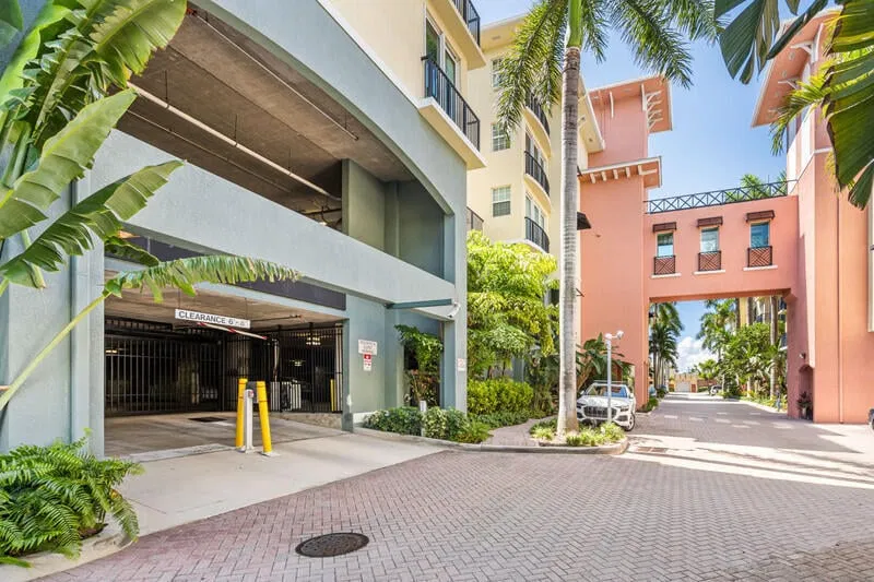 The Astor Unit 303 photo 4