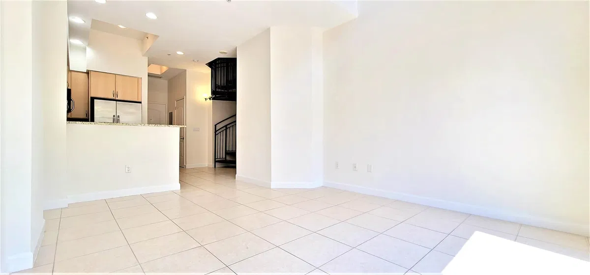 One City Plaza Unit 419 photo 4