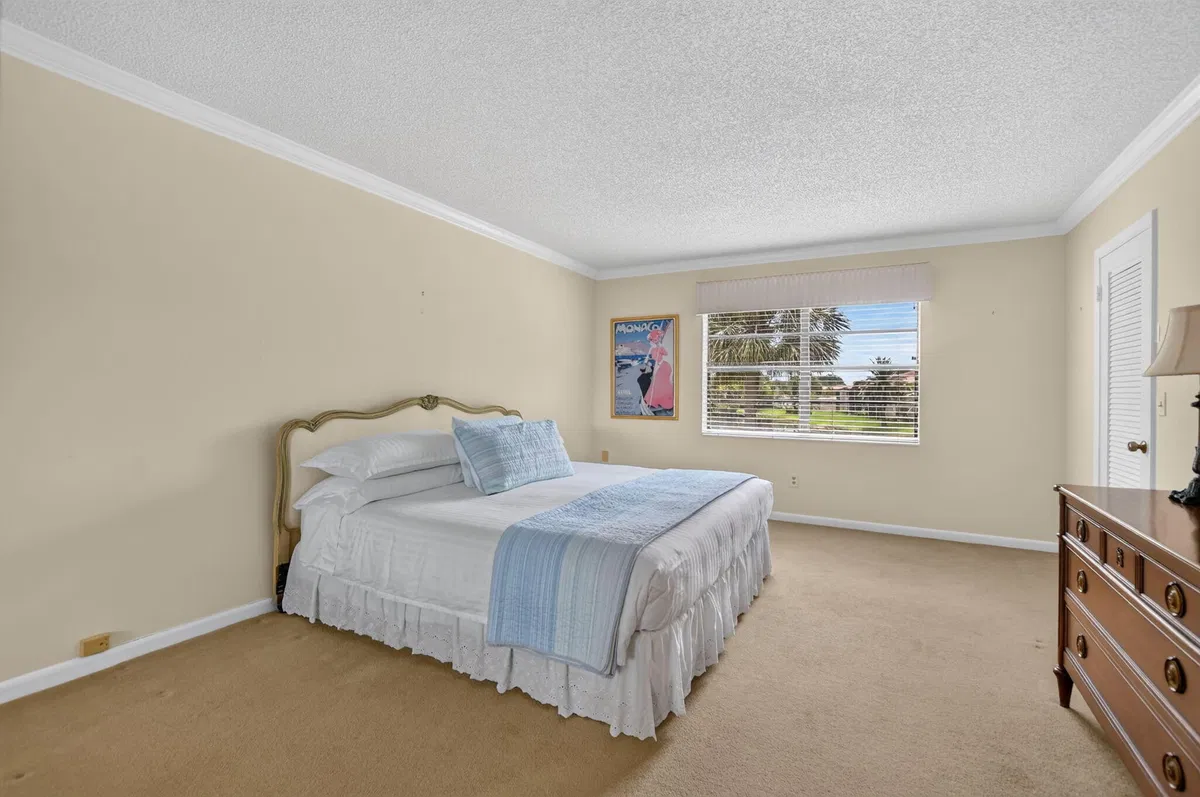 Unit 13 D photo 25