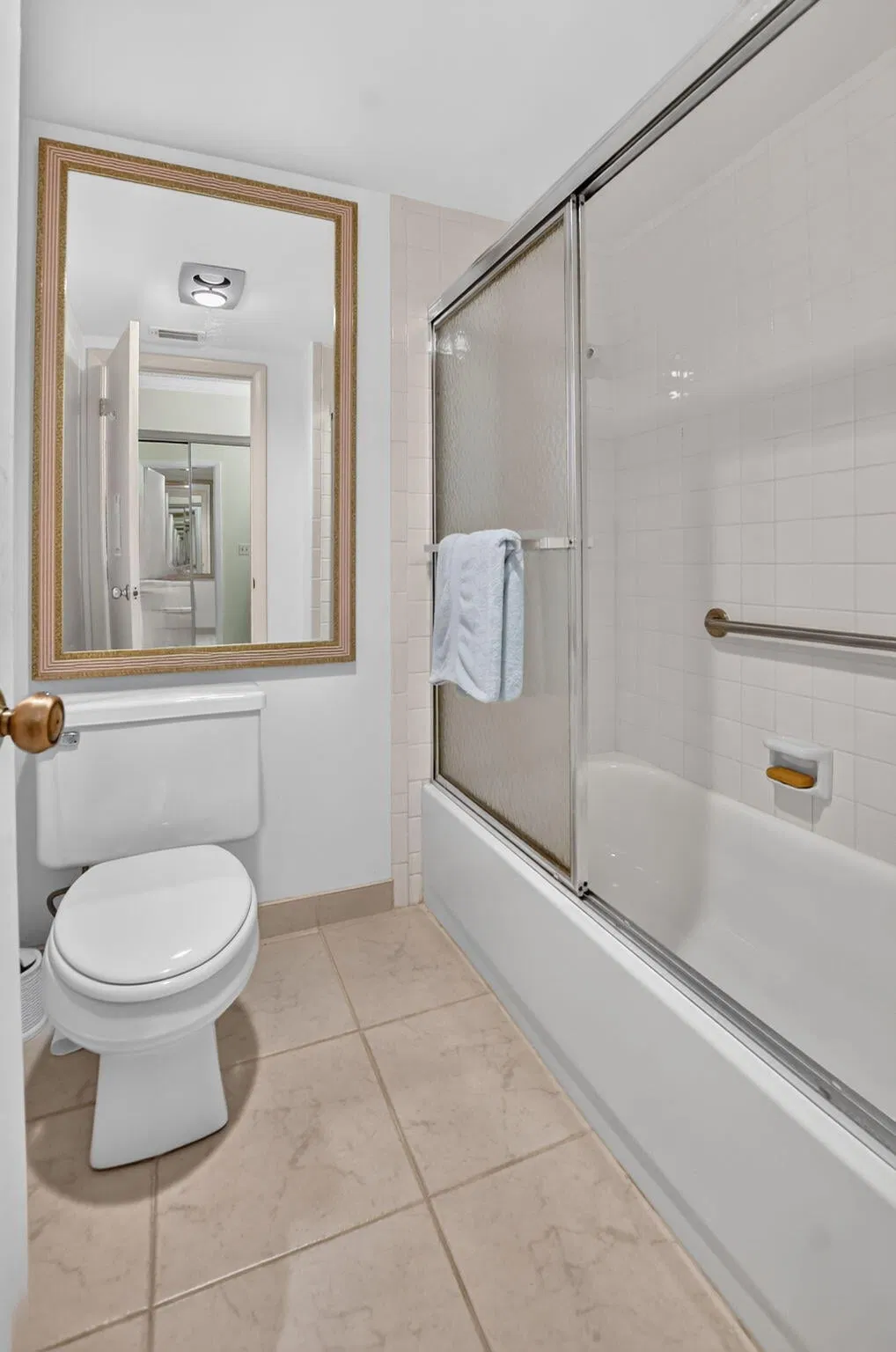 Unit 13 D photo 31