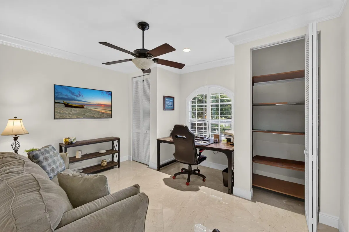 Residence photo 28