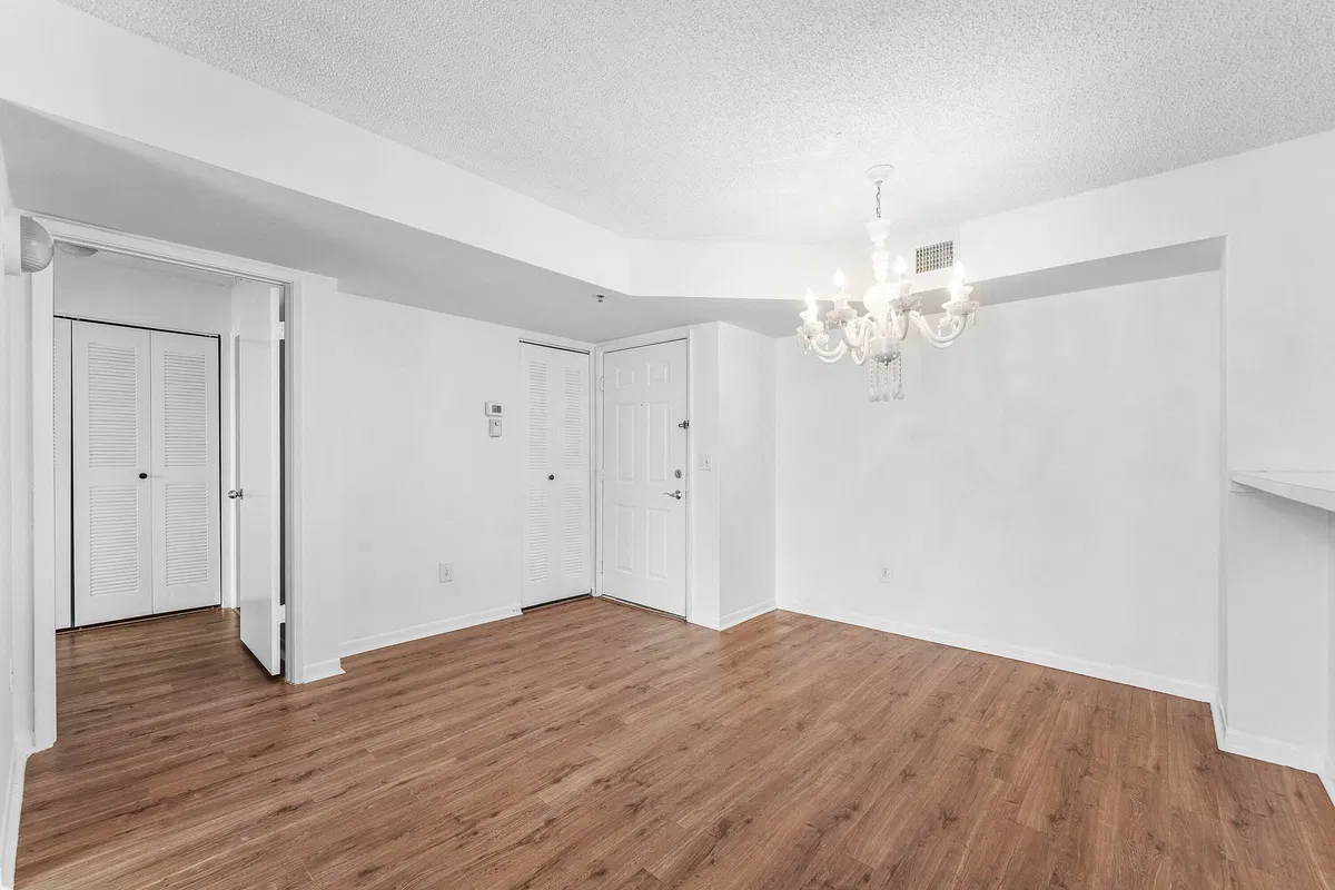 Unit 205 photo 4