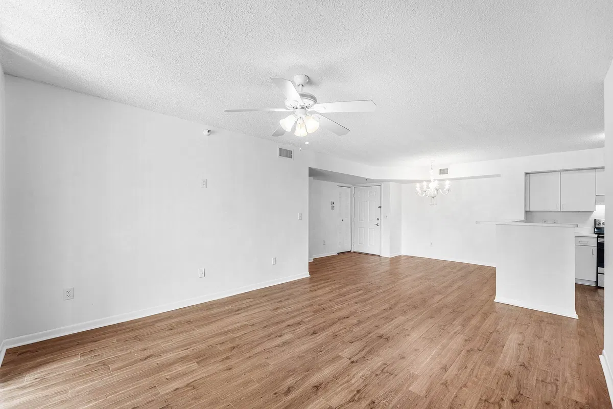 Unit 205 photo 7