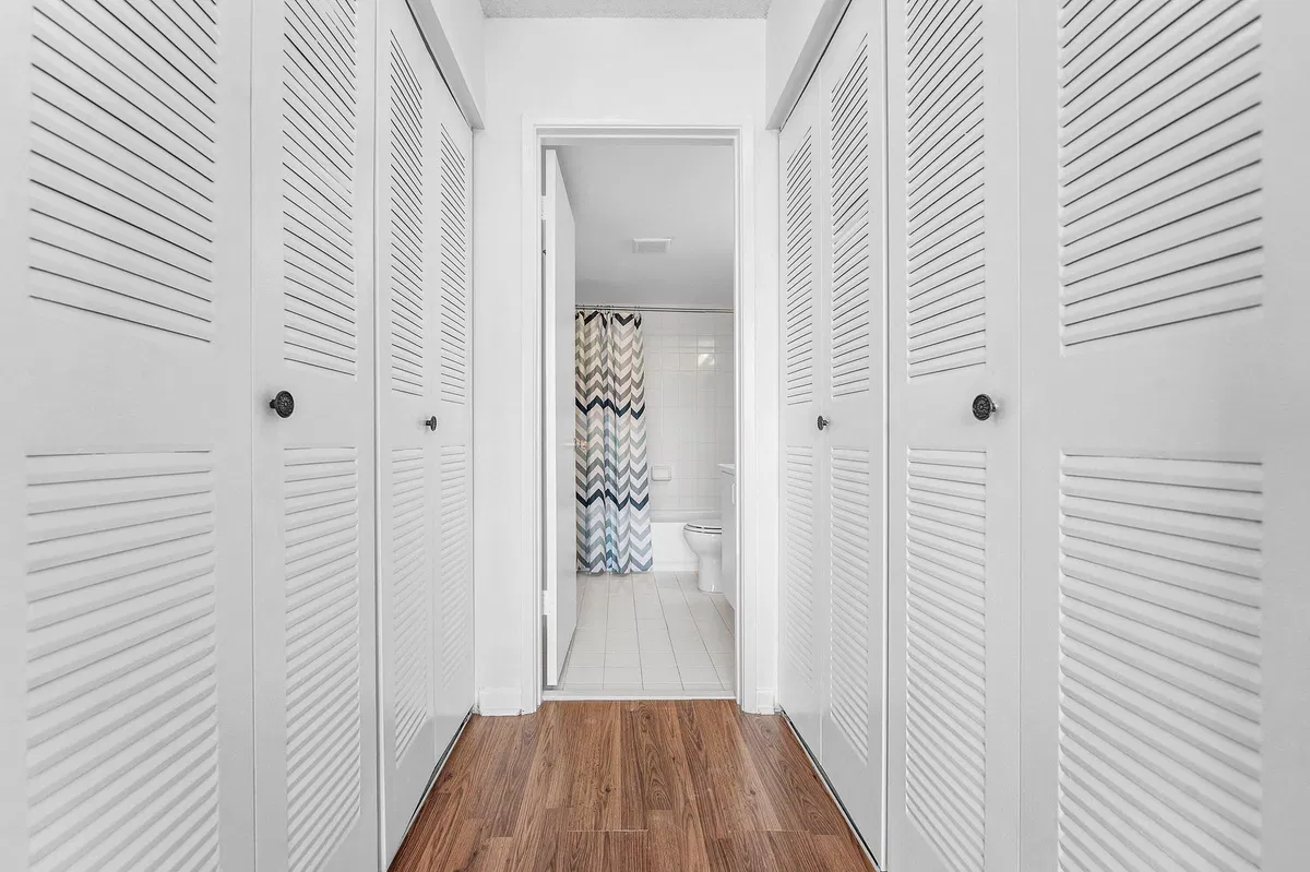 Unit 205 photo 16
