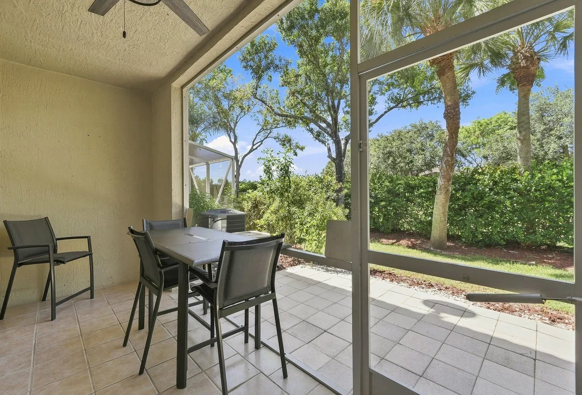 Residence photo 16