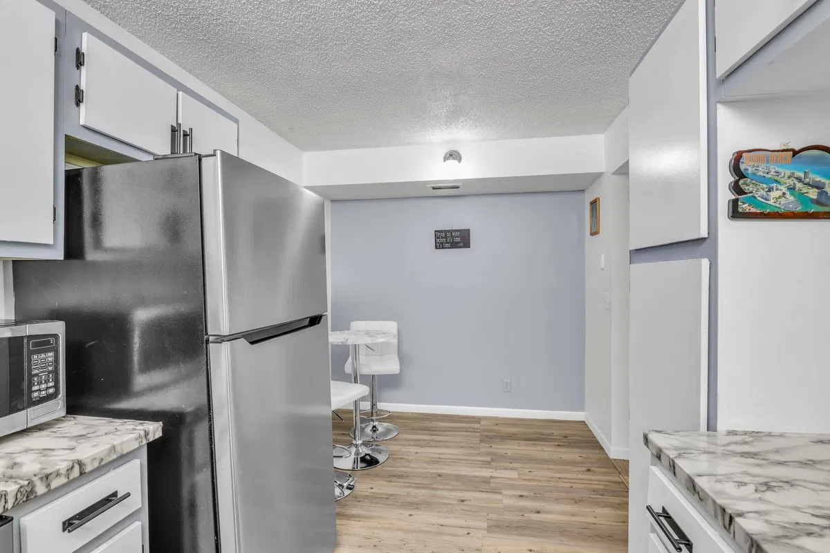 Unit E2 photo 13