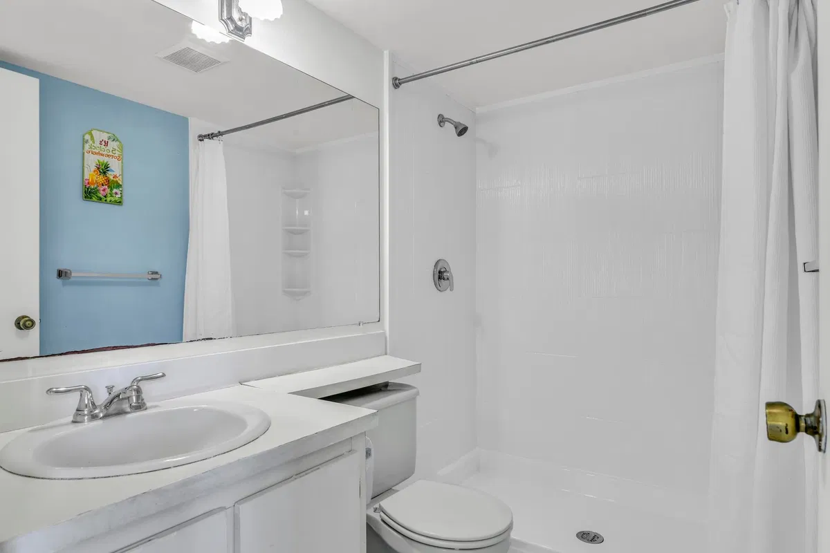 Unit E2 photo 25