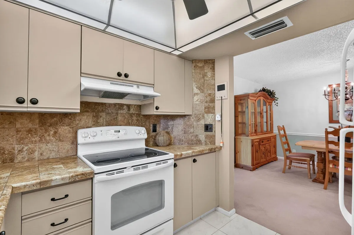 Unit 205 photo 7