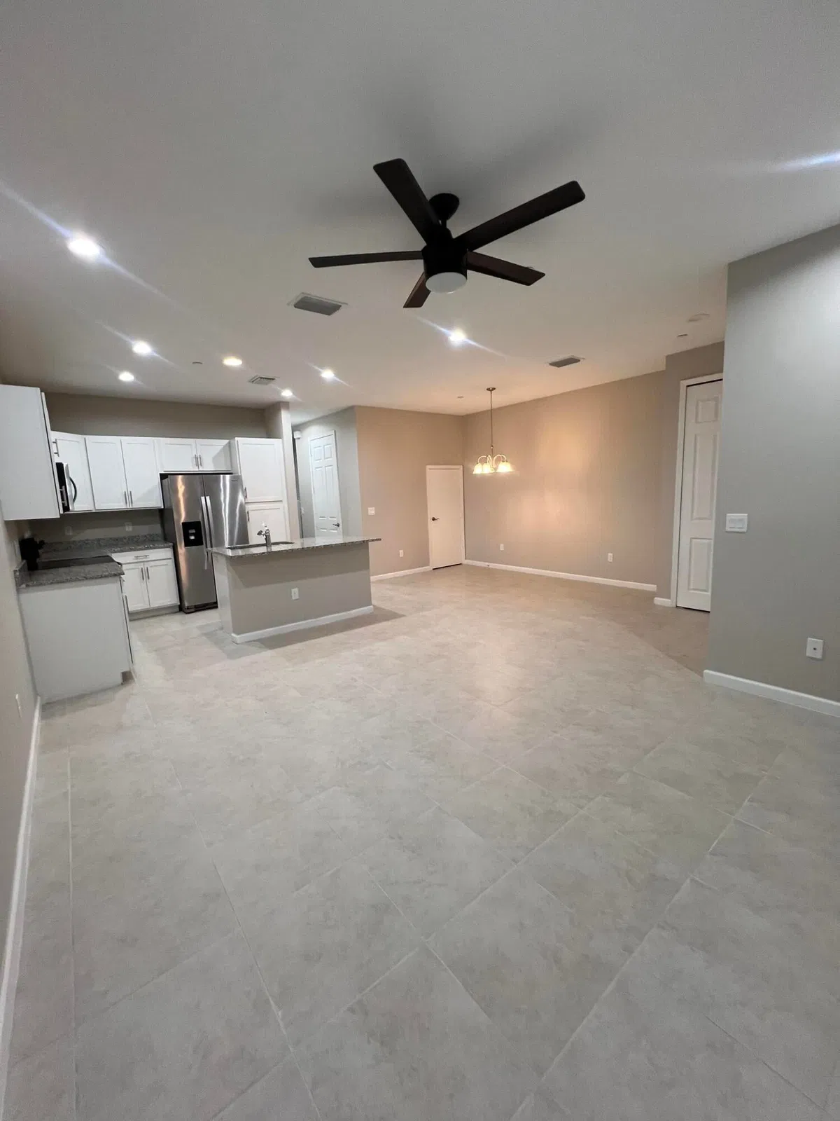 Unit 14404 photo 4